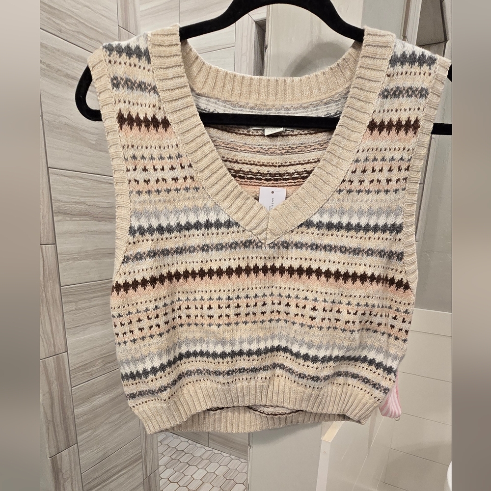 AE Pullover Vest